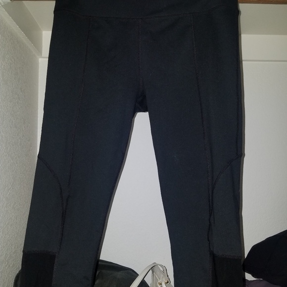 Fabletics capri black with black mesh Size L - Picture 1 of 3